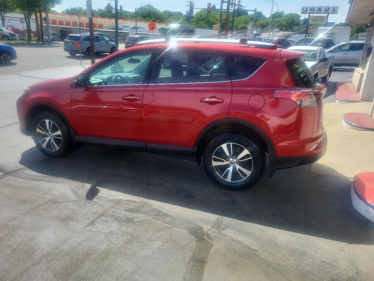 Toyota RAV4 AWD 4dr XLE (Natl) 2016
