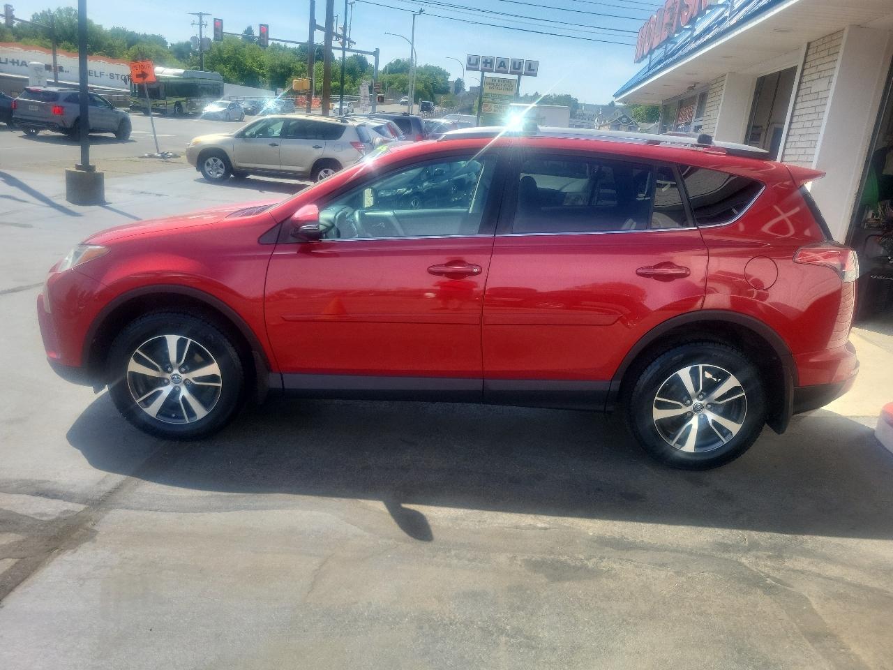Toyota RAV4 AWD 4dr XLE (Natl) 2016
