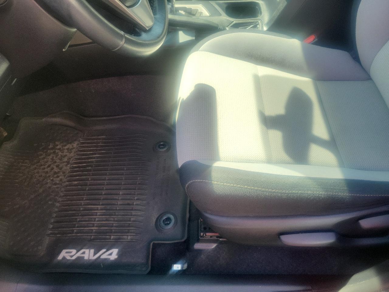 Toyota RAV4 AWD 4dr XLE (Natl) 2016
