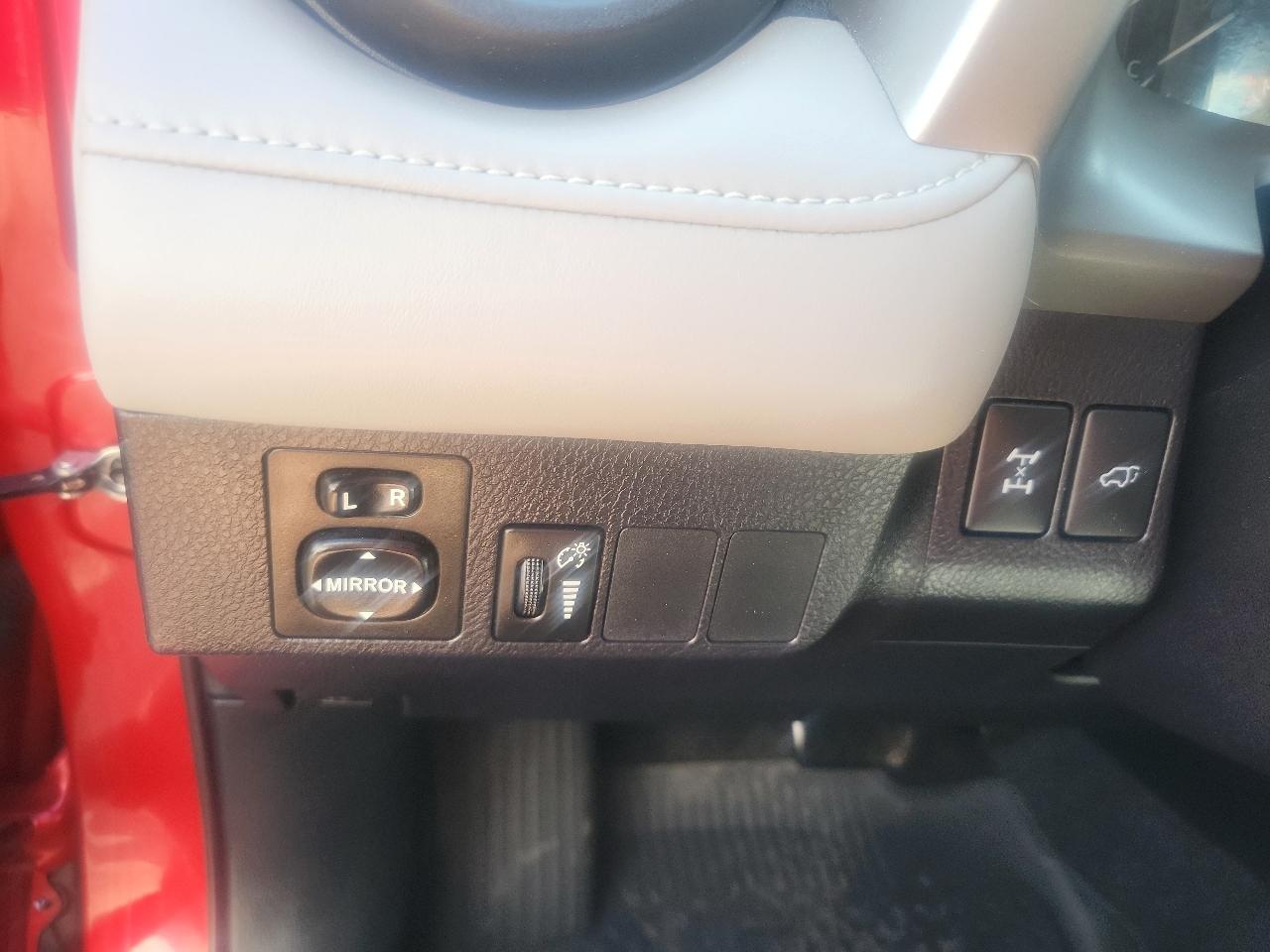 Toyota RAV4 AWD 4dr XLE (Natl) 2016