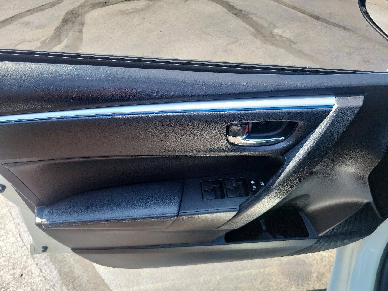 Toyota Corolla 4dr Sdn CVT LE Premium (Natl) 2015