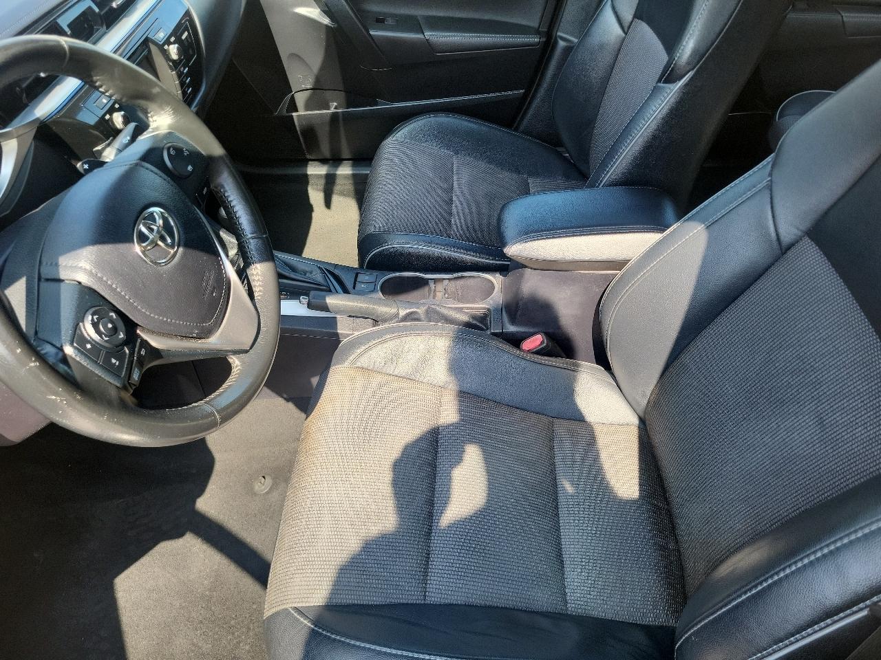 Toyota Corolla 4dr Sdn CVT LE Premium (Natl) 2015