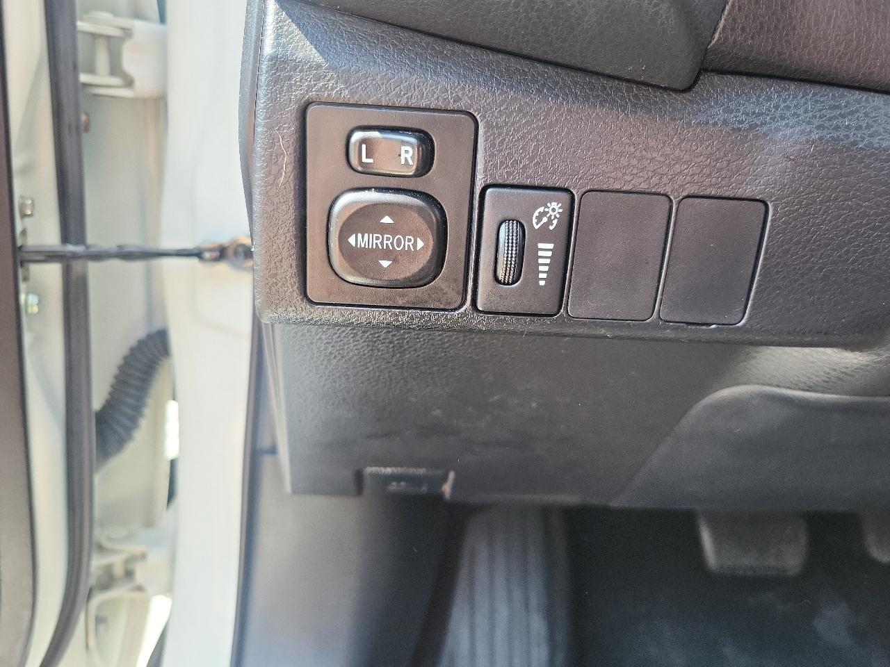 Toyota Corolla 4dr Sdn CVT LE Premium (Natl) 2015