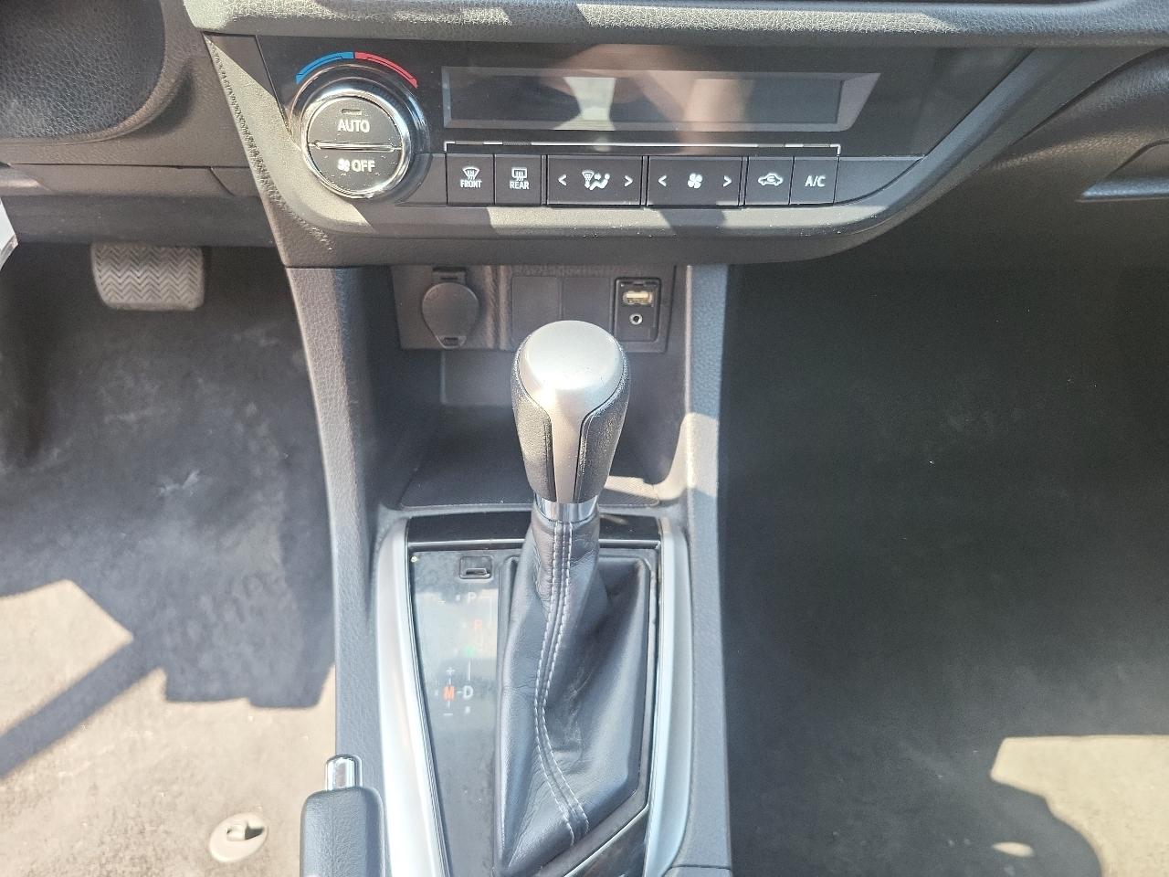 Toyota Corolla 4dr Sdn CVT LE Premium (Natl) 2015
