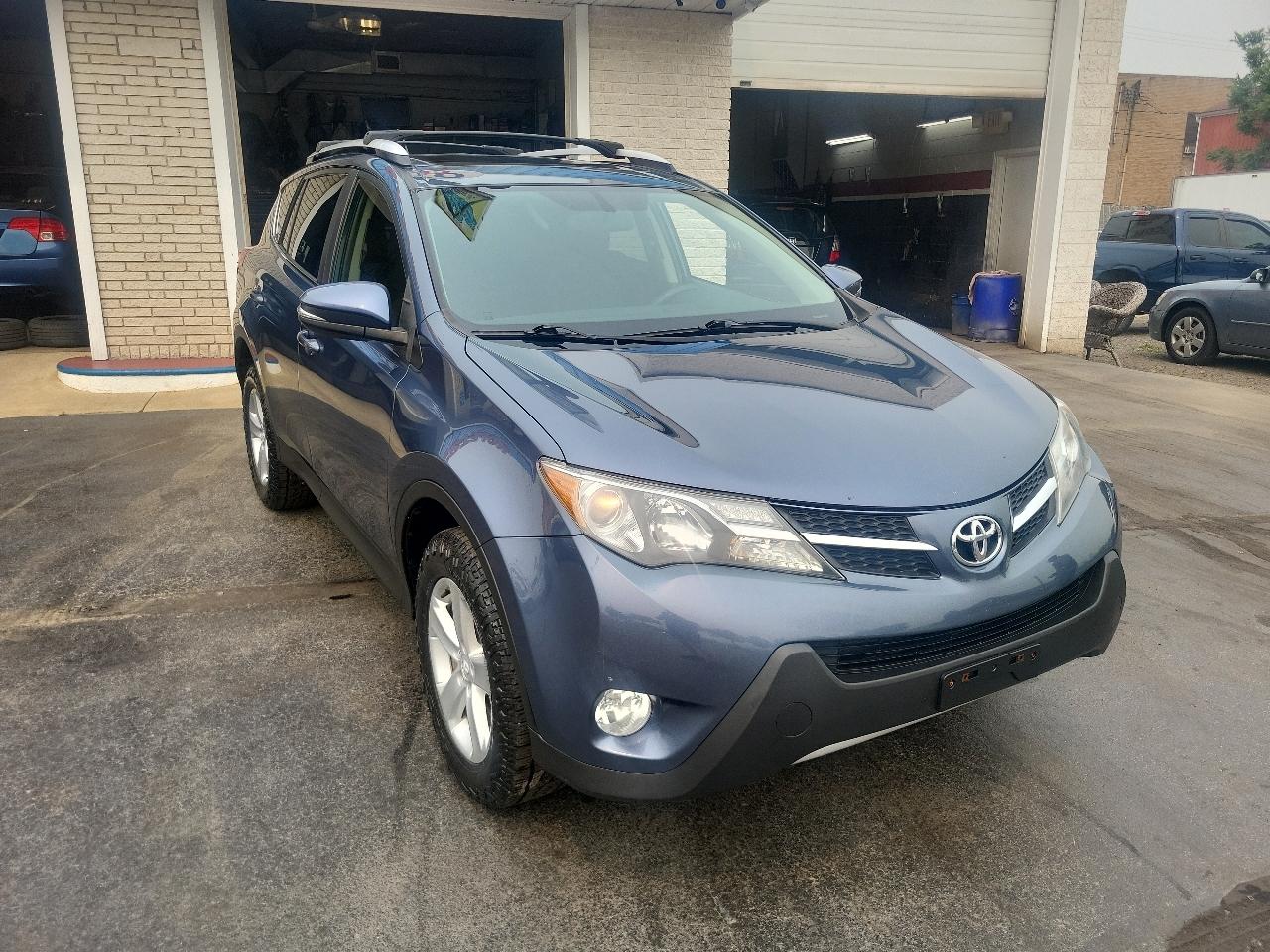 Toyota RAV4 AWD 4dr XLE (Natl) 2013