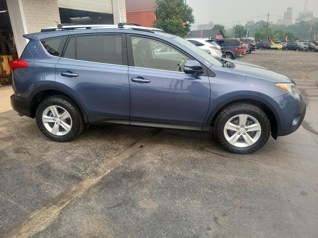 Toyota RAV4 AWD 4dr XLE (Natl) 2013