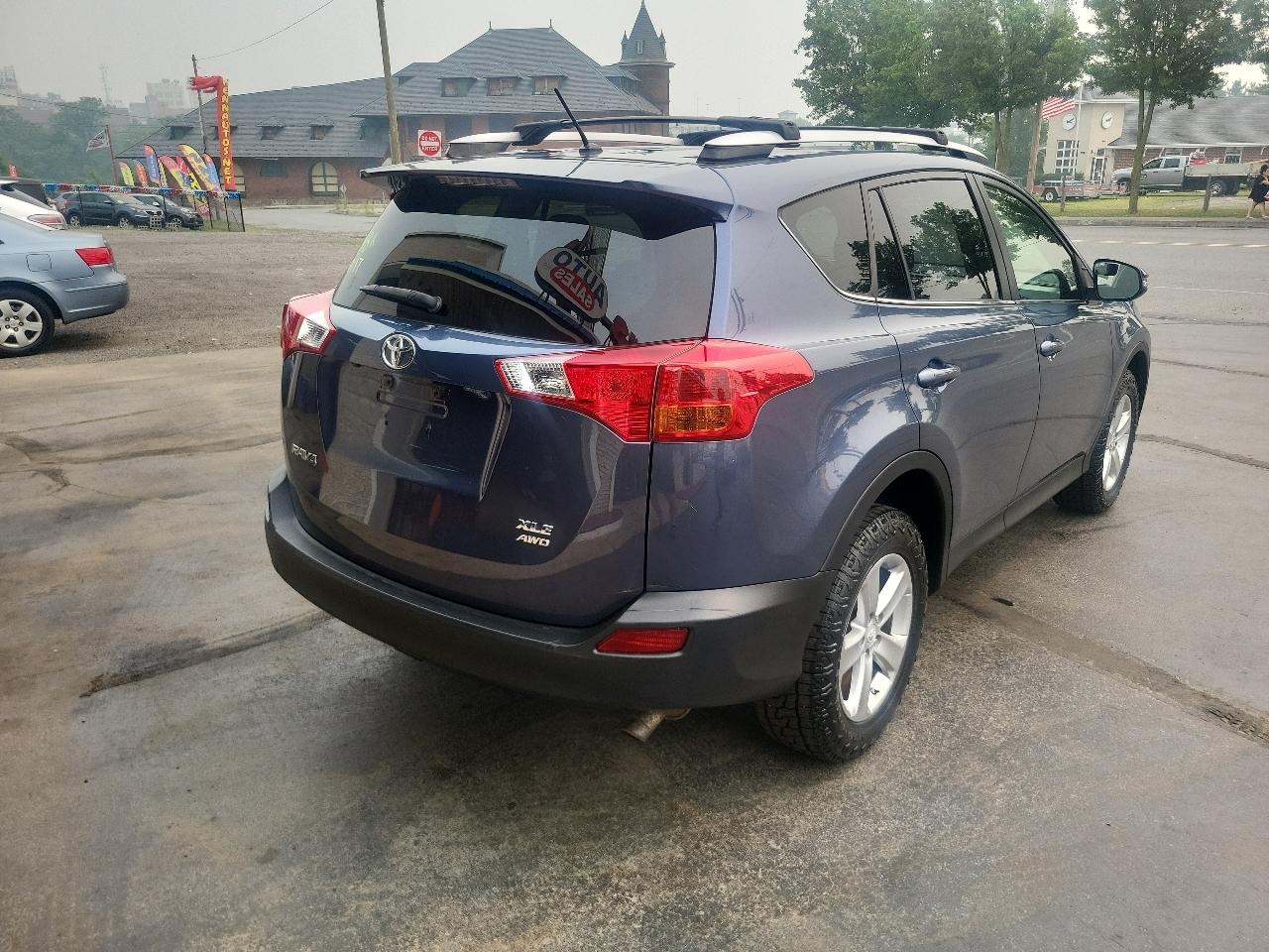 Toyota RAV4 AWD 4dr XLE (Natl) 2013