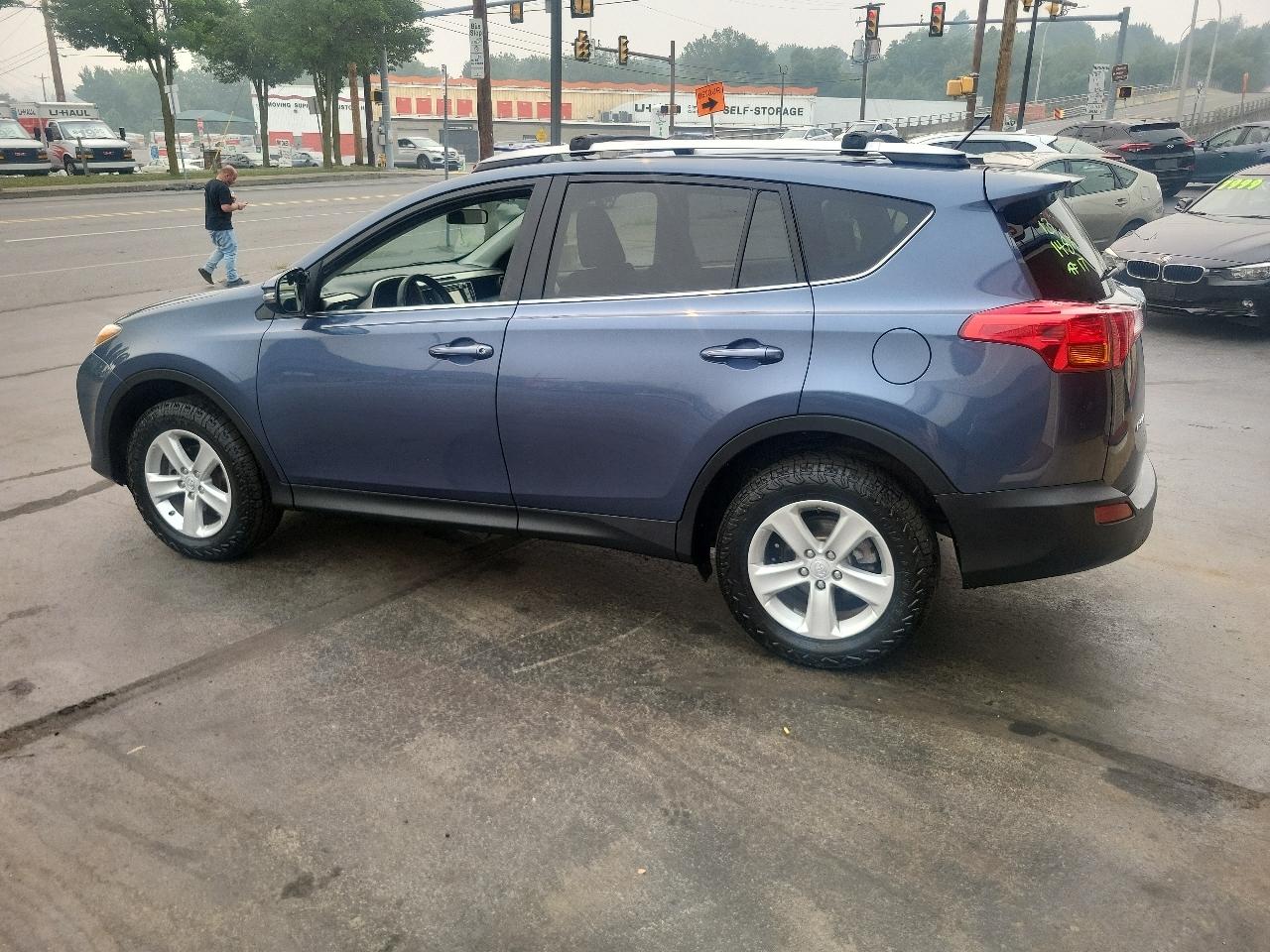 Toyota RAV4 AWD 4dr XLE (Natl) 2013
