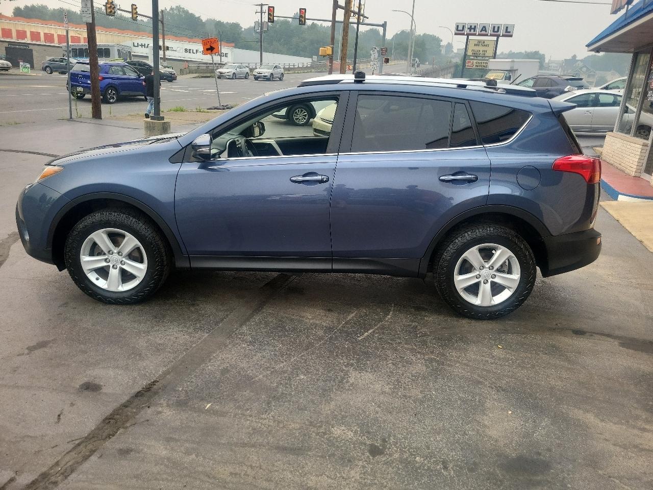 Toyota RAV4 AWD 4dr XLE (Natl) 2013