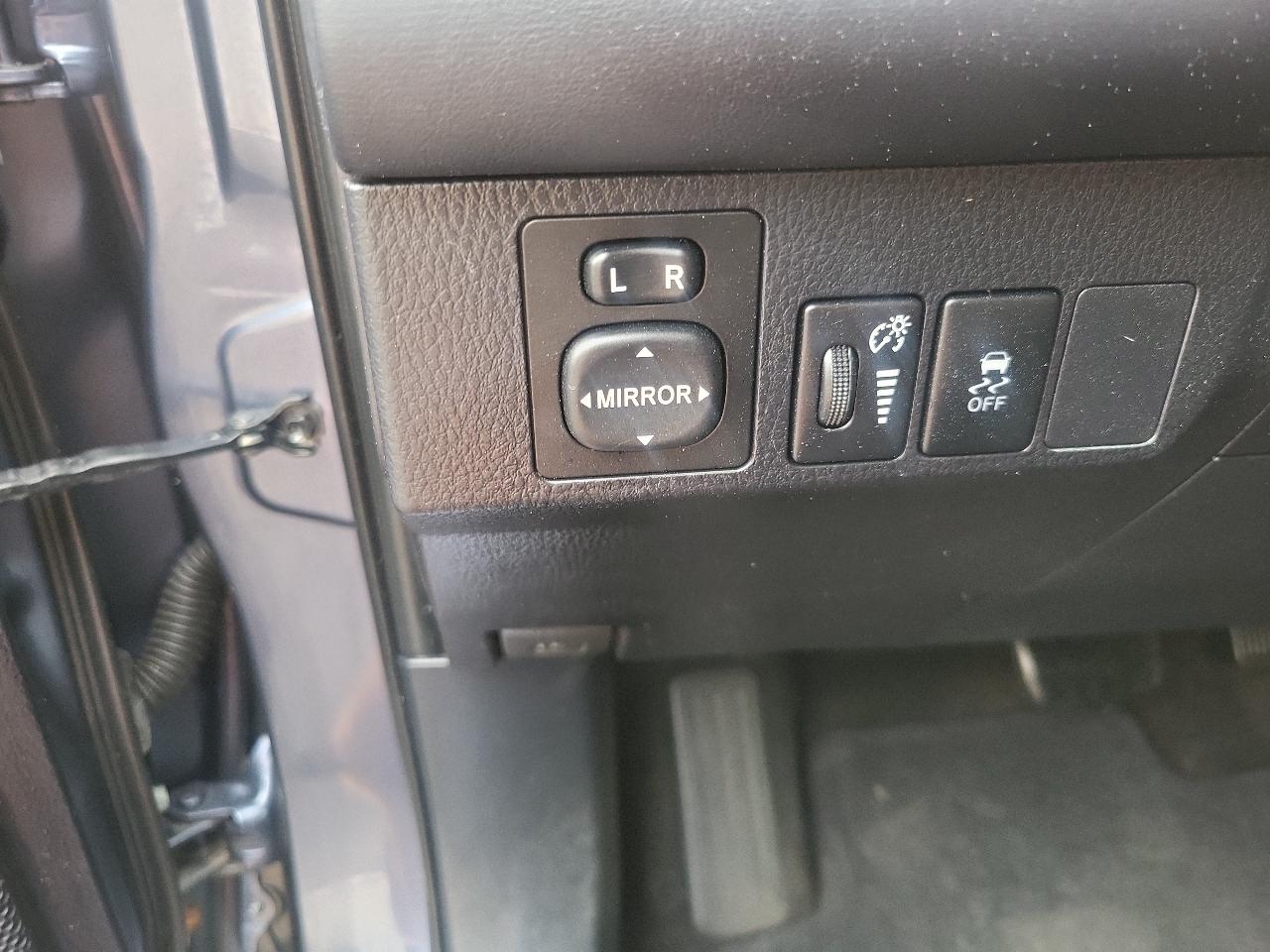 Toyota RAV4 AWD 4dr XLE (Natl) 2013