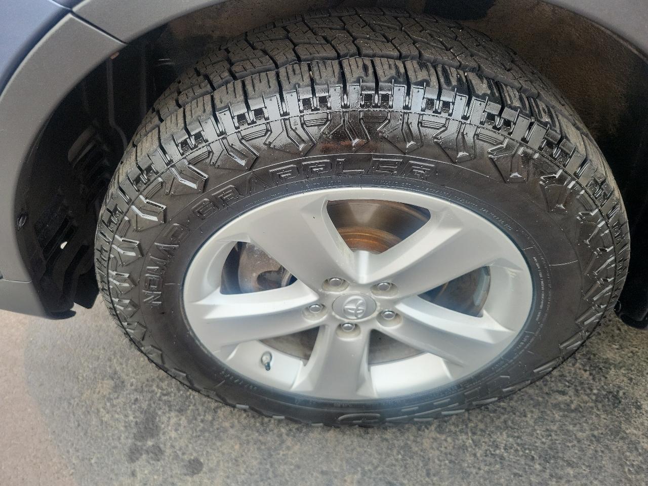 Toyota RAV4 AWD 4dr XLE (Natl) 2013