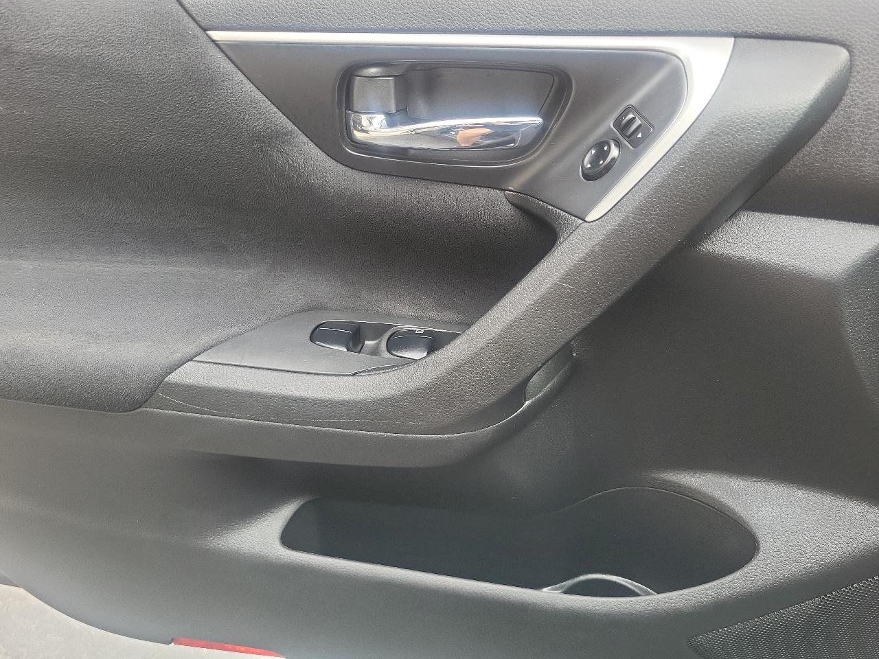 Nissan Altima 4dr Sdn I4 2.5 SV 2015
