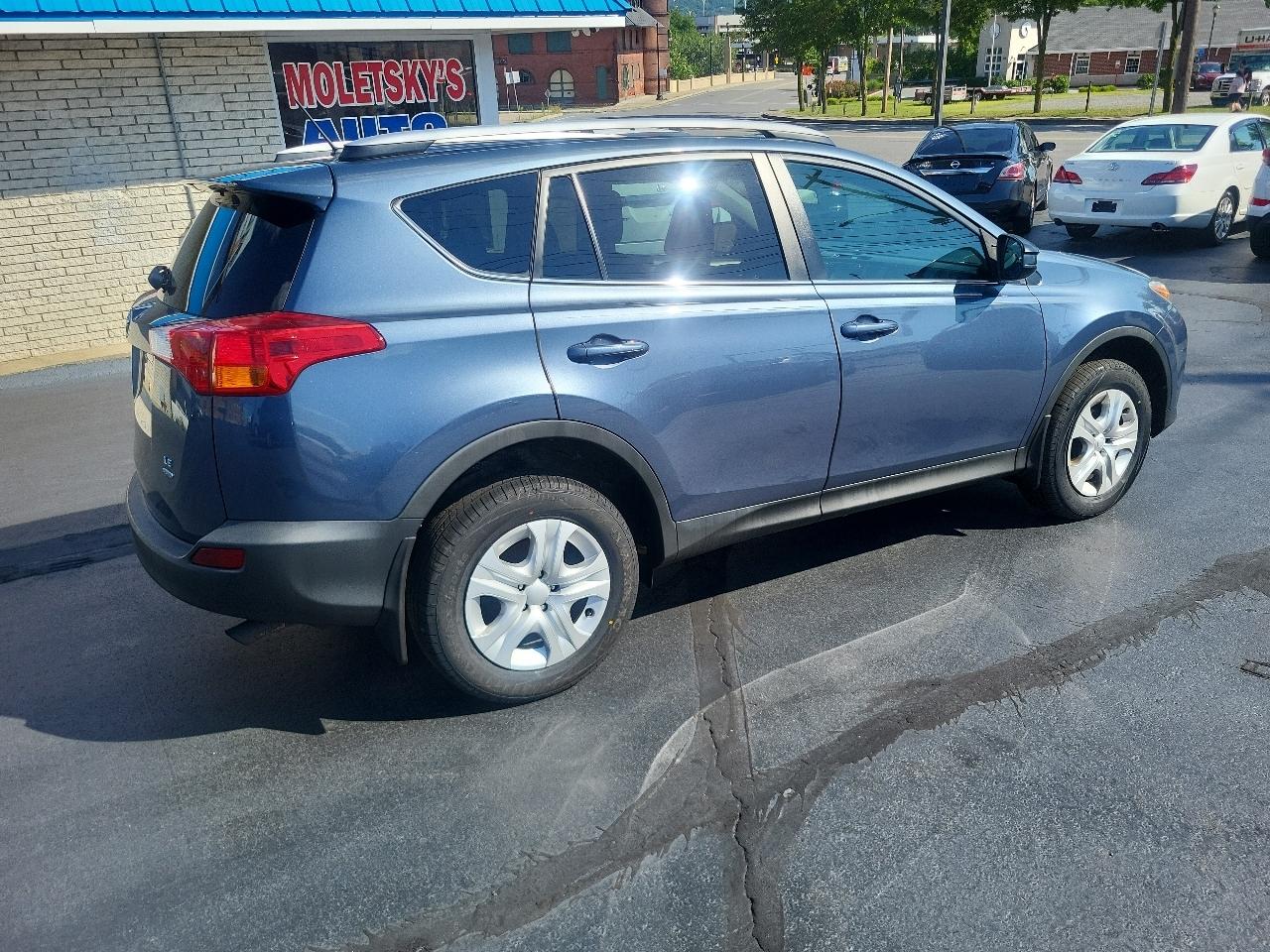 Toyota RAV4 AWD 4dr LE (Natl) 2014