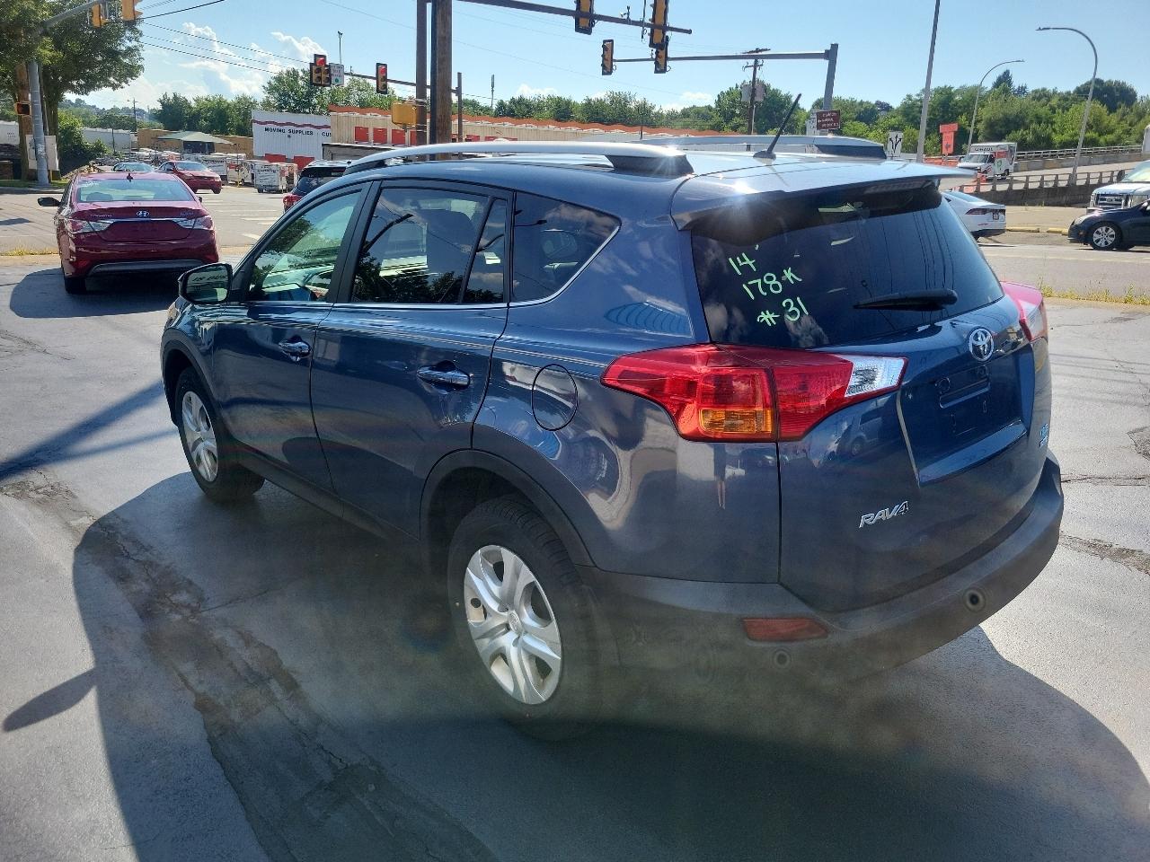 Toyota RAV4 AWD 4dr LE (Natl) 2014