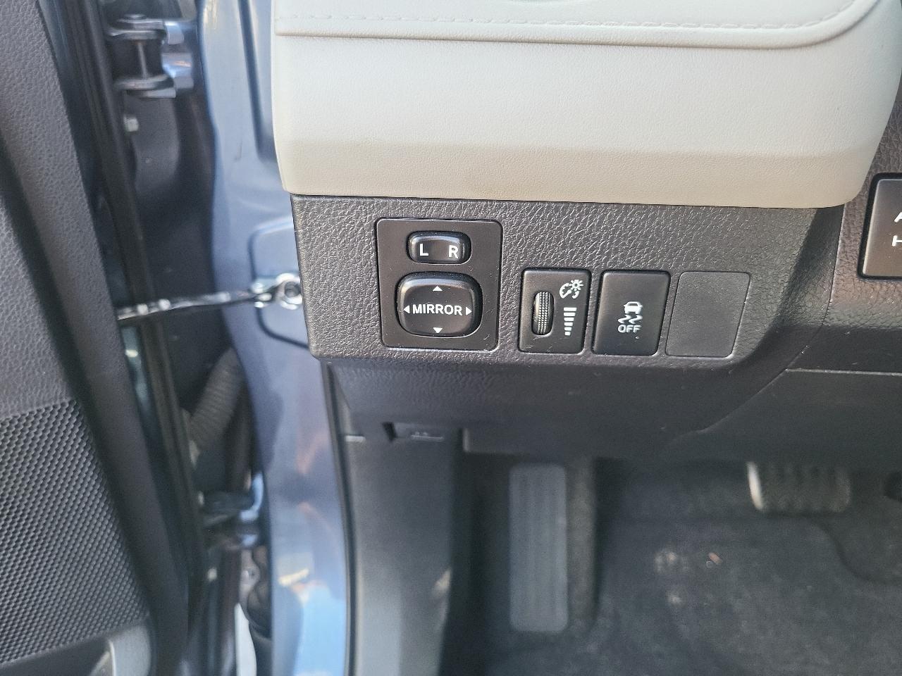 Toyota RAV4 AWD 4dr LE (Natl) 2014