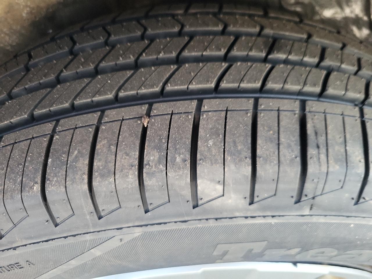 Toyota RAV4 AWD 4dr LE (Natl) 2014