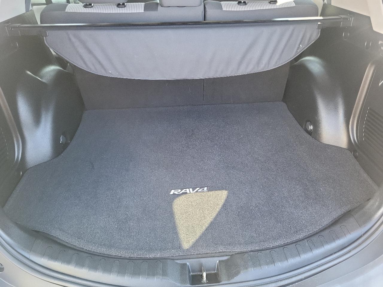 Toyota RAV4 AWD 4dr LE (Natl) 2014