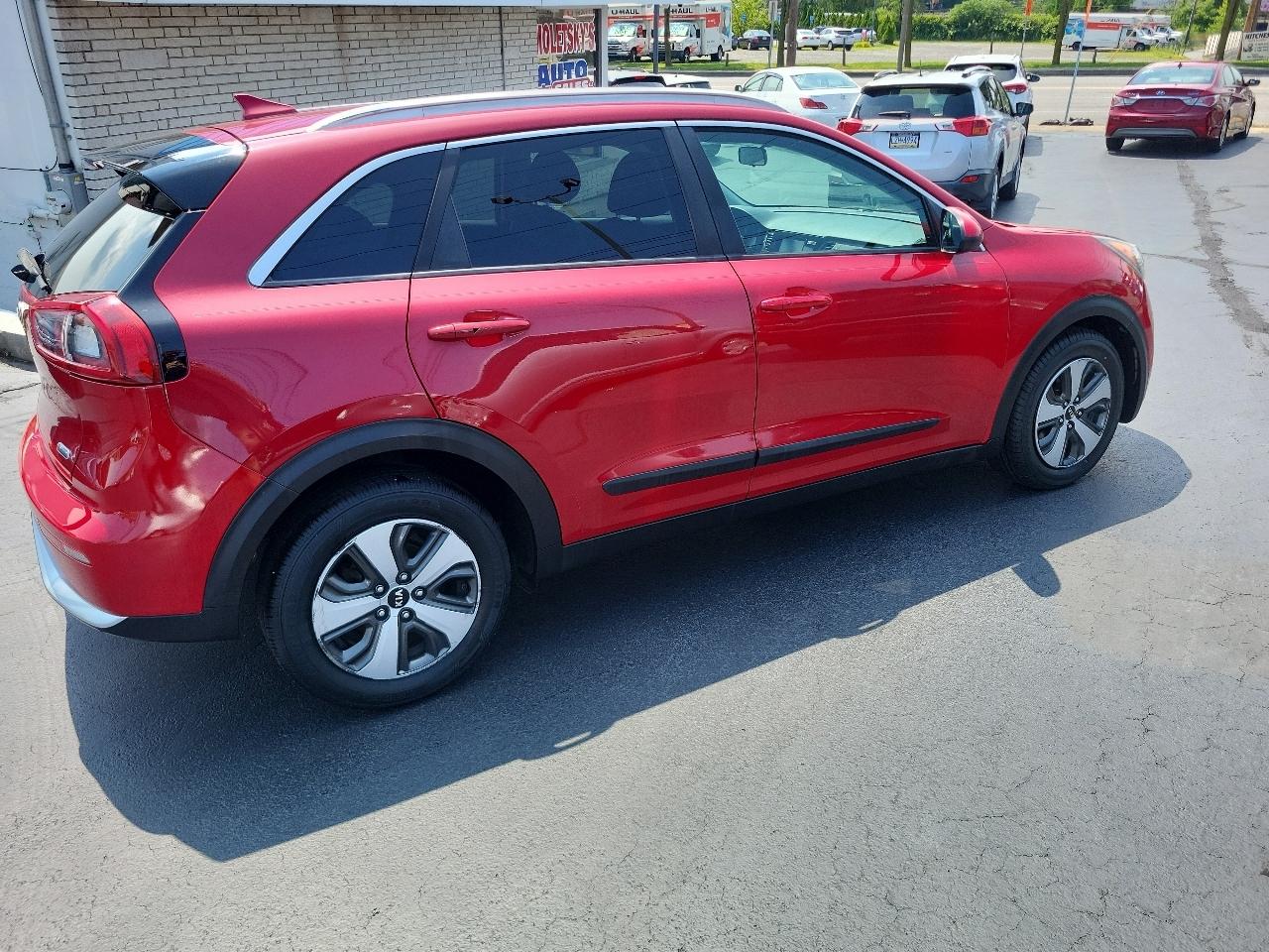 Kia Niro LX FWD 2017
