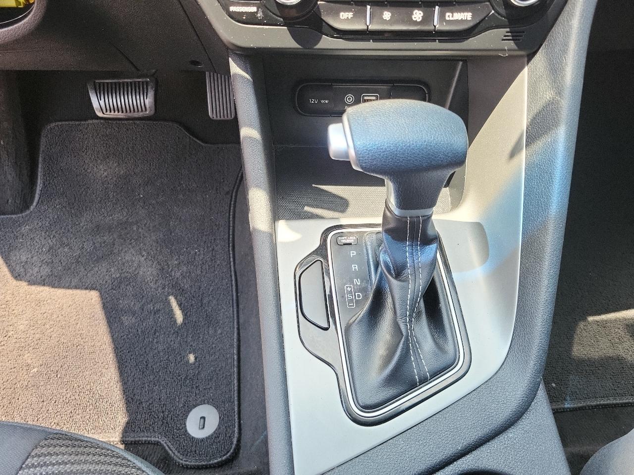 Kia Niro LX FWD 2017