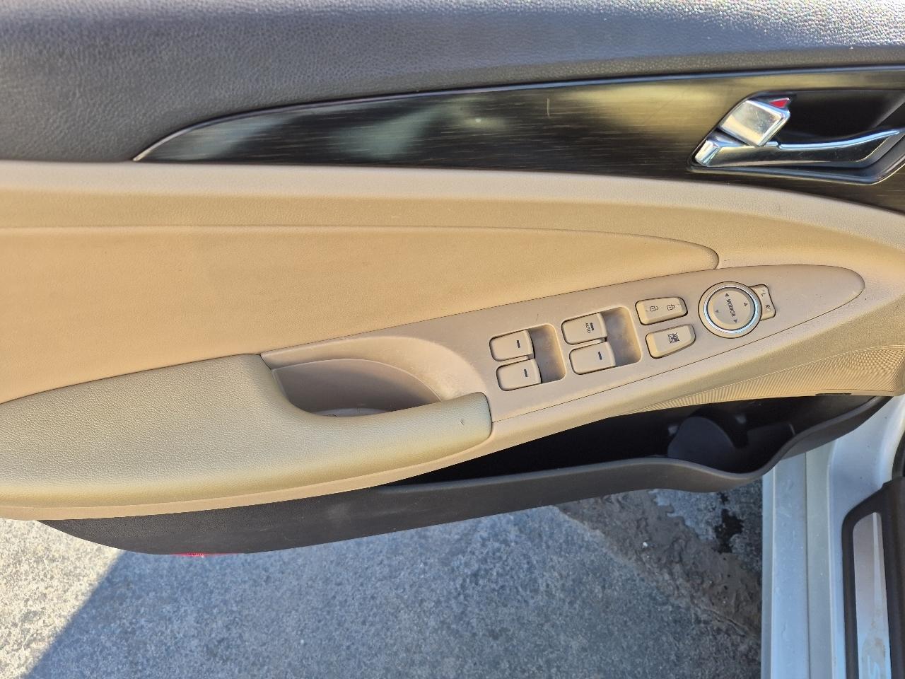 Hyundai Sonata 4dr Sdn 2.4L Auto Ltd PZEV 2011