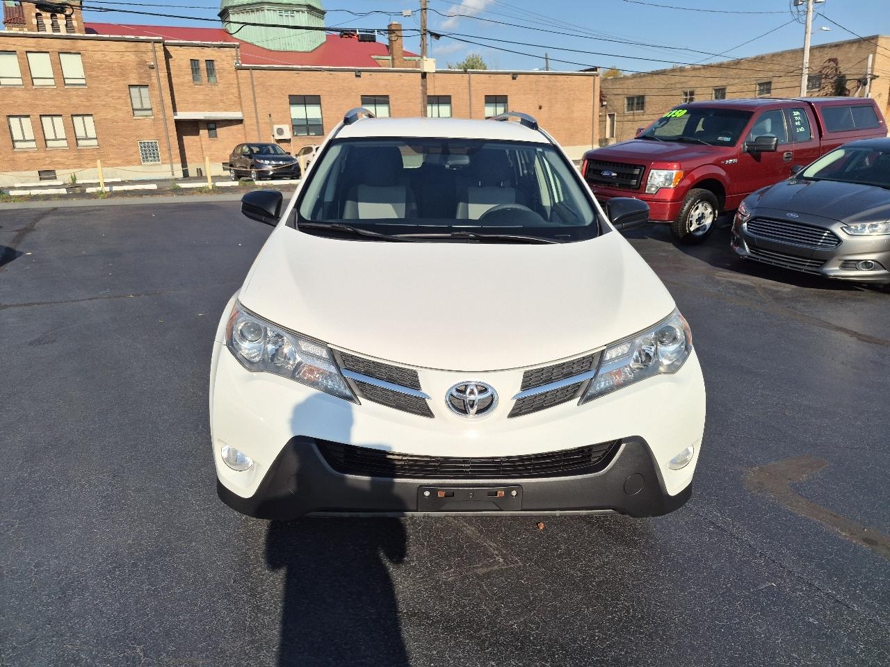 Toyota RAV4 AWD 4dr LE (Natl) 2015