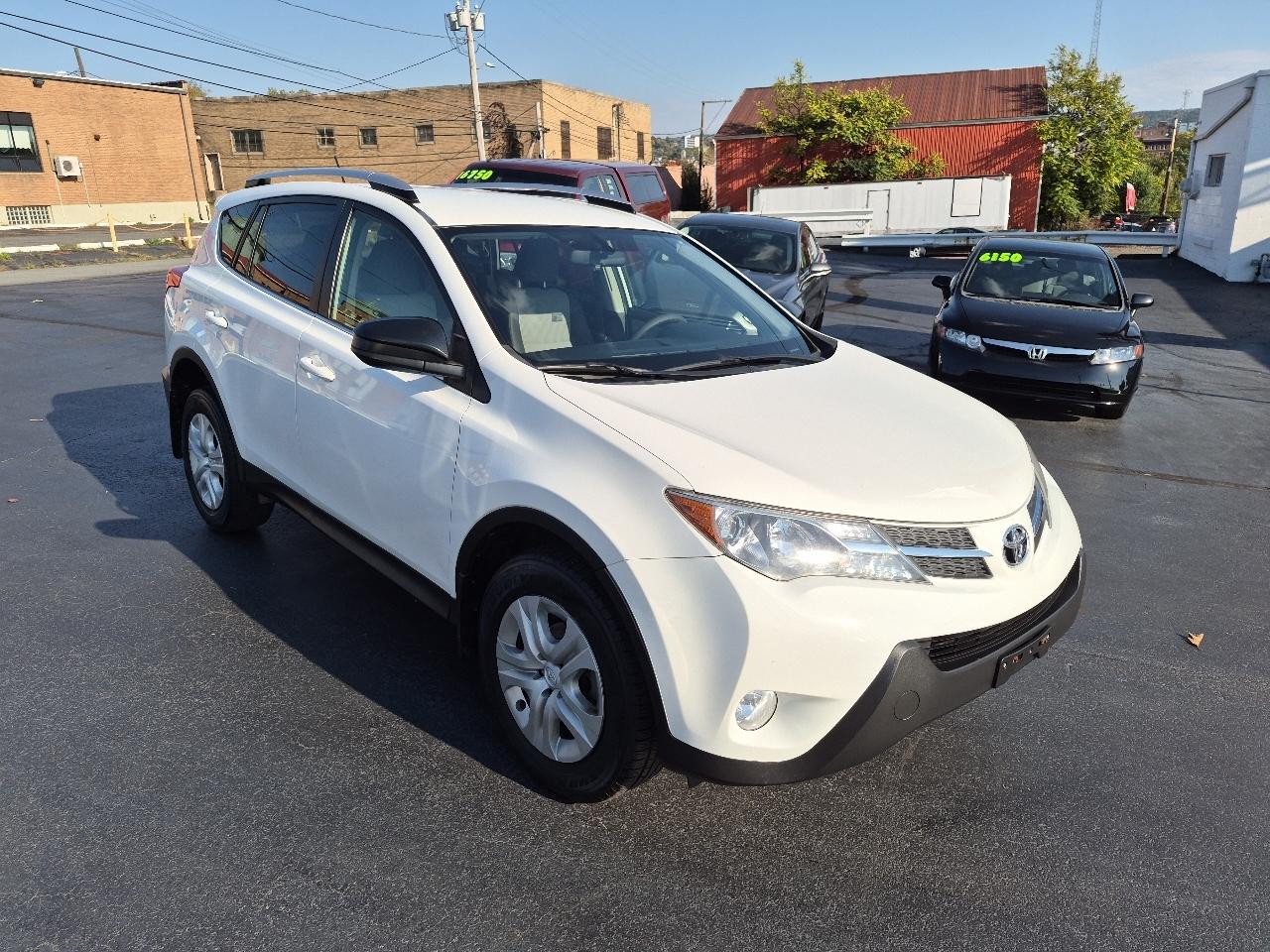 Toyota RAV4 AWD 4dr LE (Natl) 2015