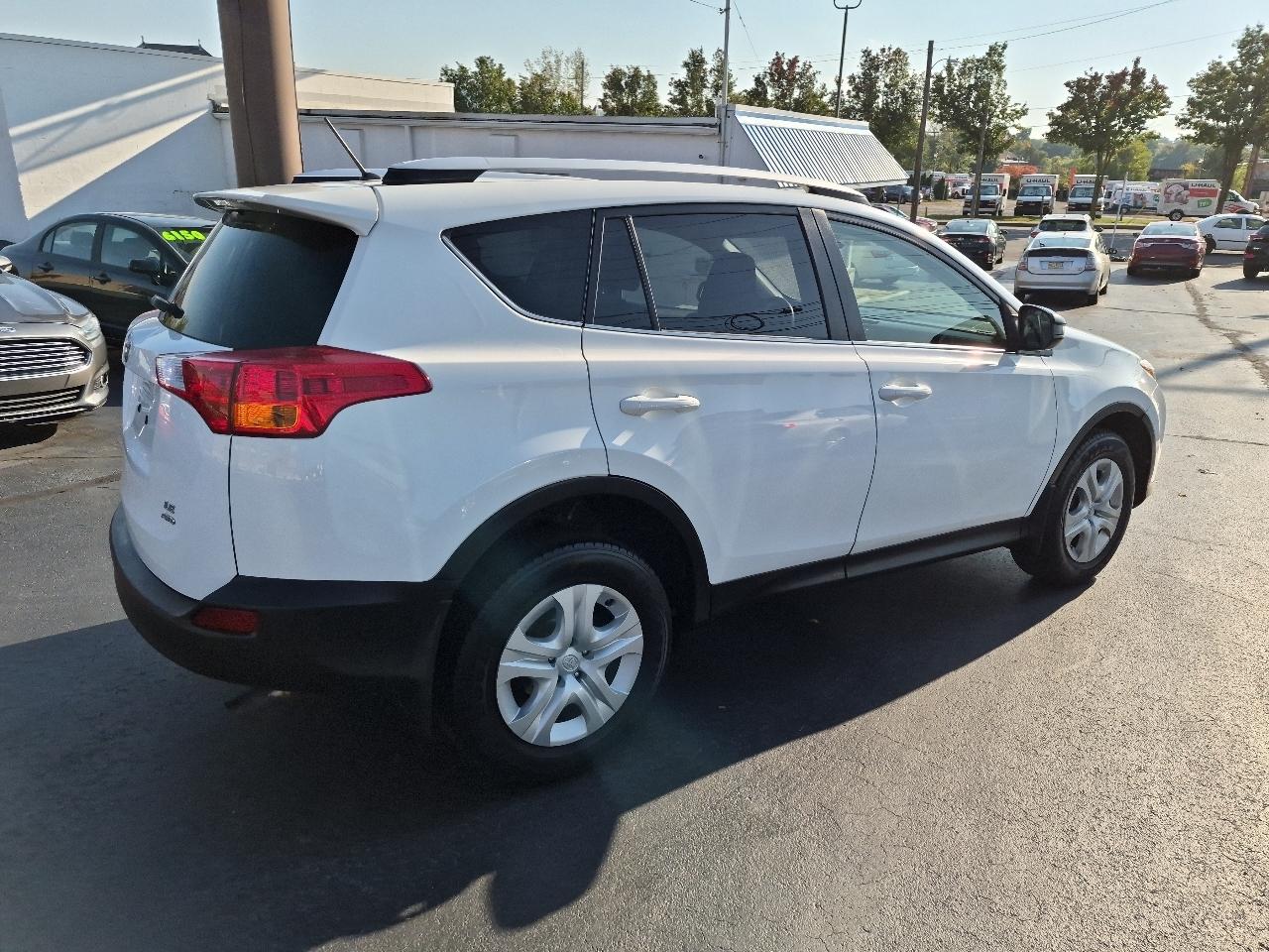 Toyota RAV4 AWD 4dr LE (Natl) 2015