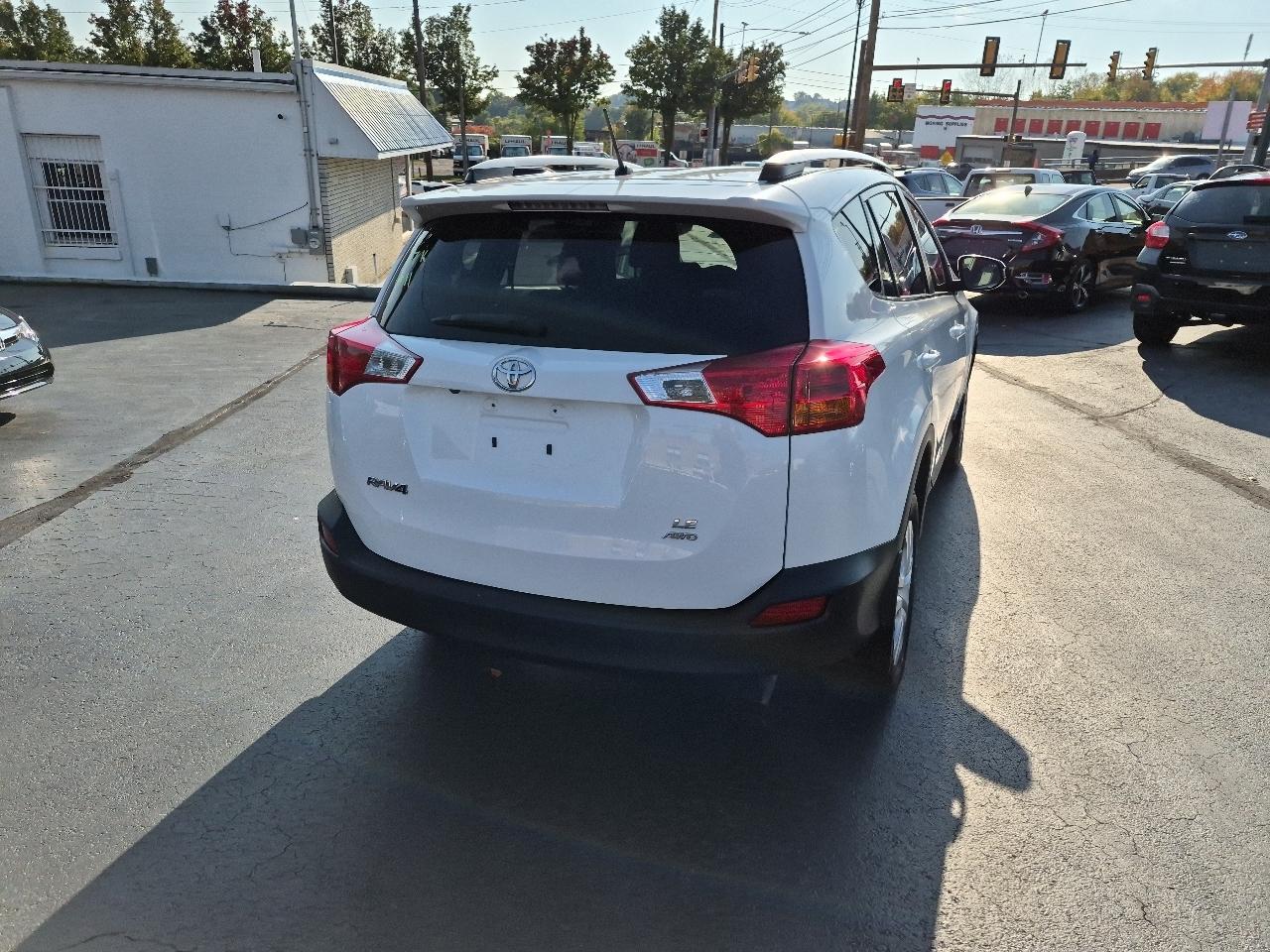 Toyota RAV4 AWD 4dr LE (Natl) 2015