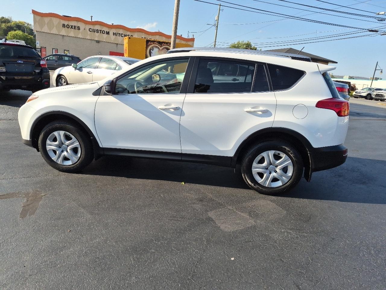 Toyota RAV4 AWD 4dr LE (Natl) 2015