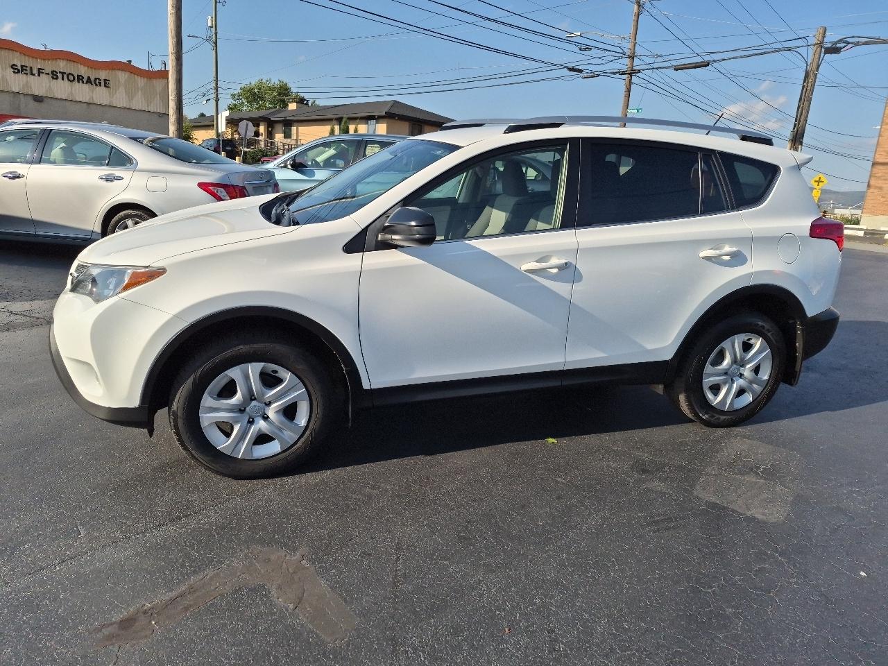 Toyota RAV4 AWD 4dr LE (Natl) 2015
