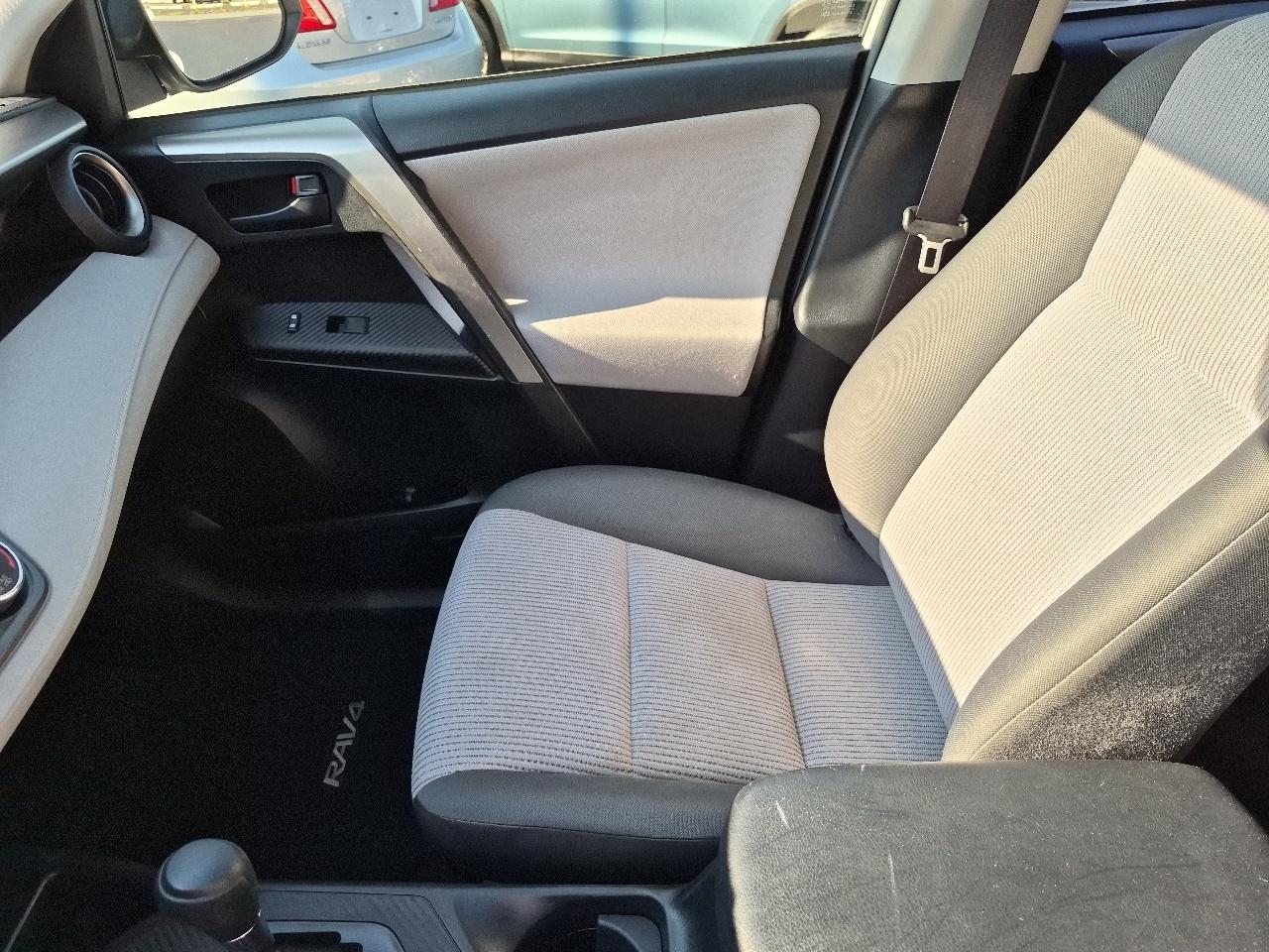 Toyota RAV4 AWD 4dr LE (Natl) 2015