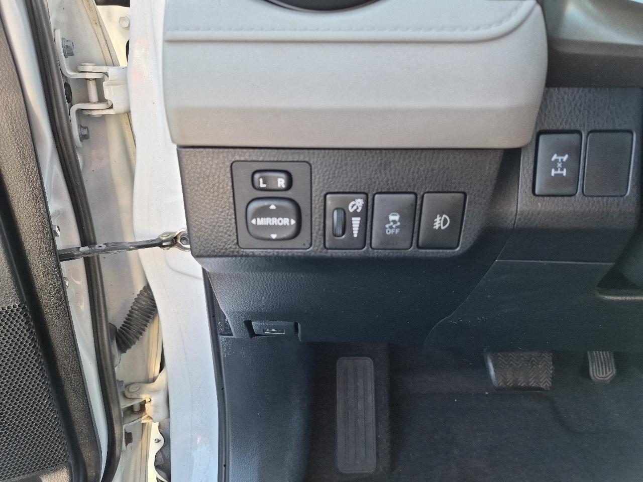Toyota RAV4 AWD 4dr LE (Natl) 2015