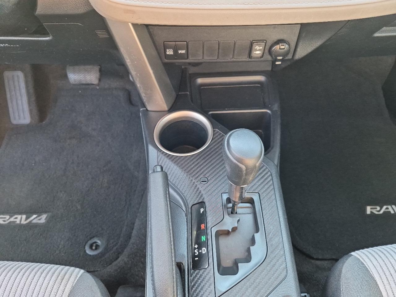 Toyota RAV4 AWD 4dr LE (Natl) 2015