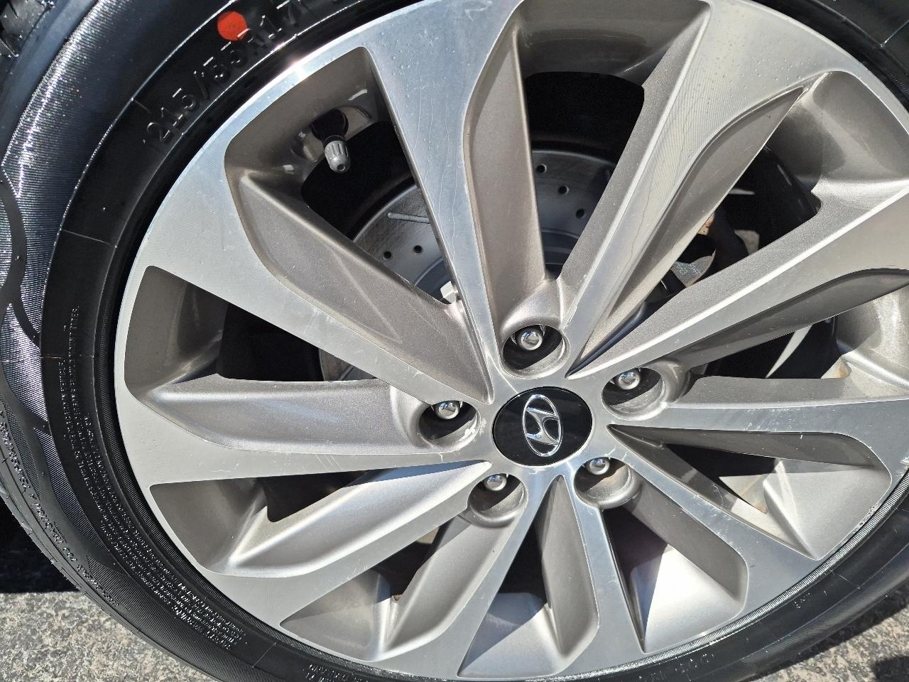 Hyundai Sonata 4dr Sdn 2.4L Sport PZEV 2015