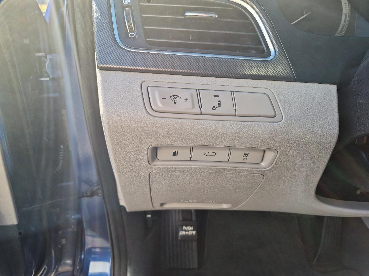 Hyundai Sonata 4dr Sdn 2.4L Sport PZEV 2015