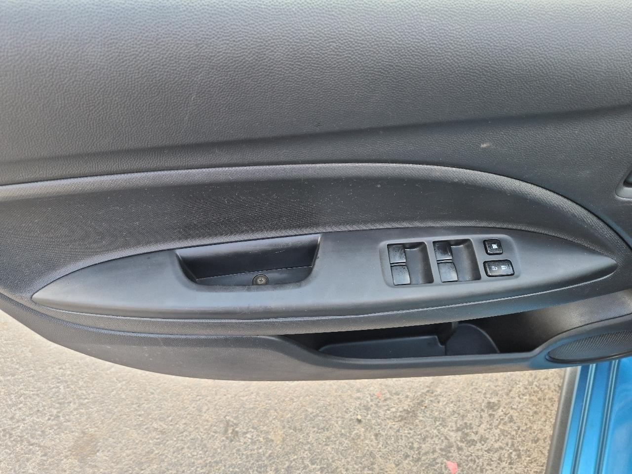Mitsubishi Mirage 4dr HB Man DE 2014