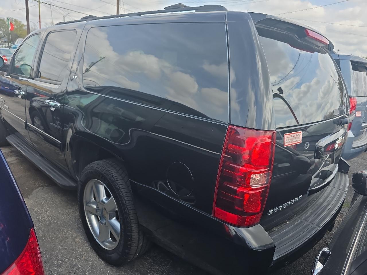 Chevrolet Suburban LT 1500 2WD 2011