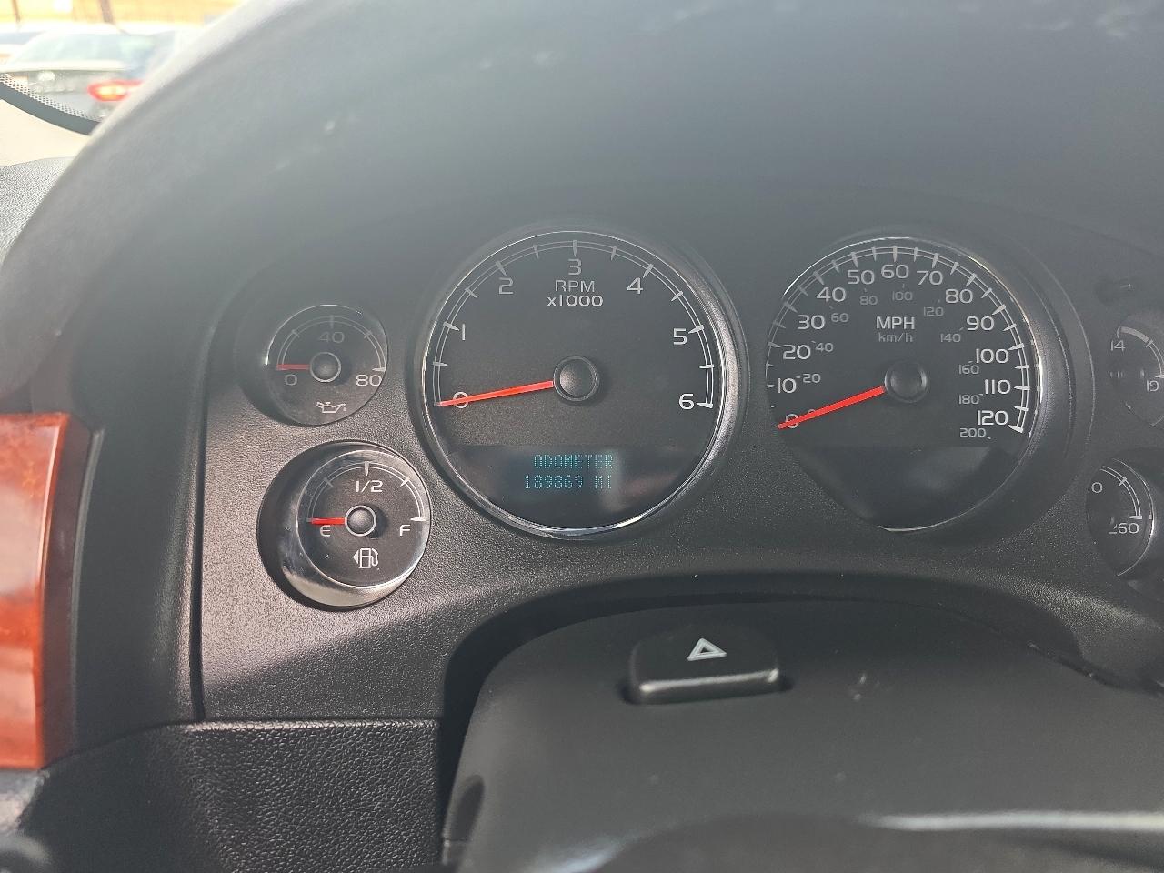 Chevrolet Suburban LT 1500 2WD 2011