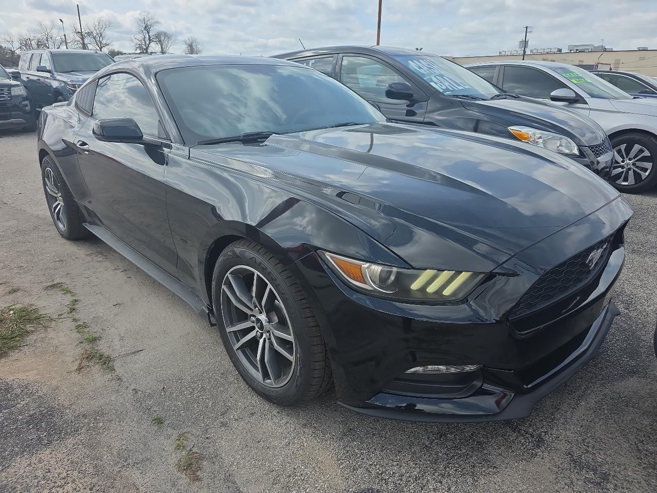 Ford Mustang EcoBoost Coupe 2015