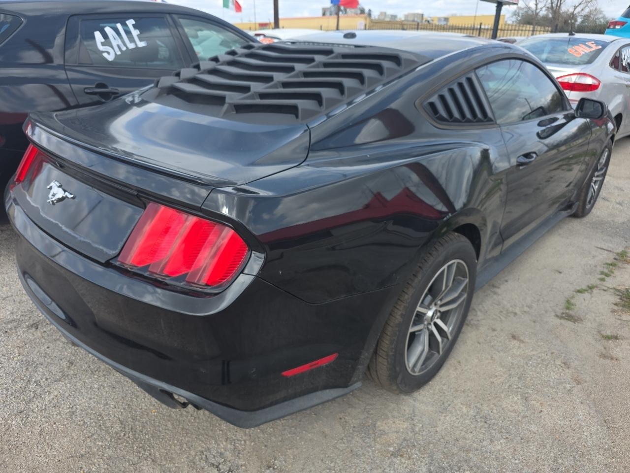 Ford Mustang EcoBoost Coupe 2015