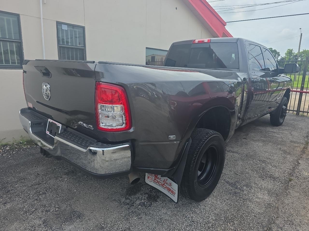 RAM 3500 Tradesman Crew Cab 4WD DRW 2022