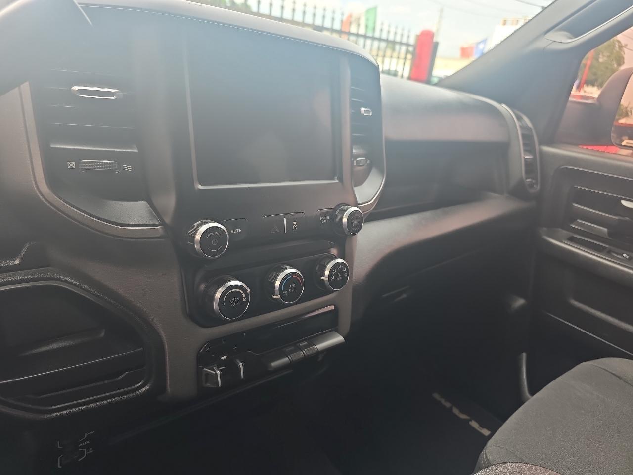 RAM 3500 Tradesman Crew Cab 4WD DRW 2022