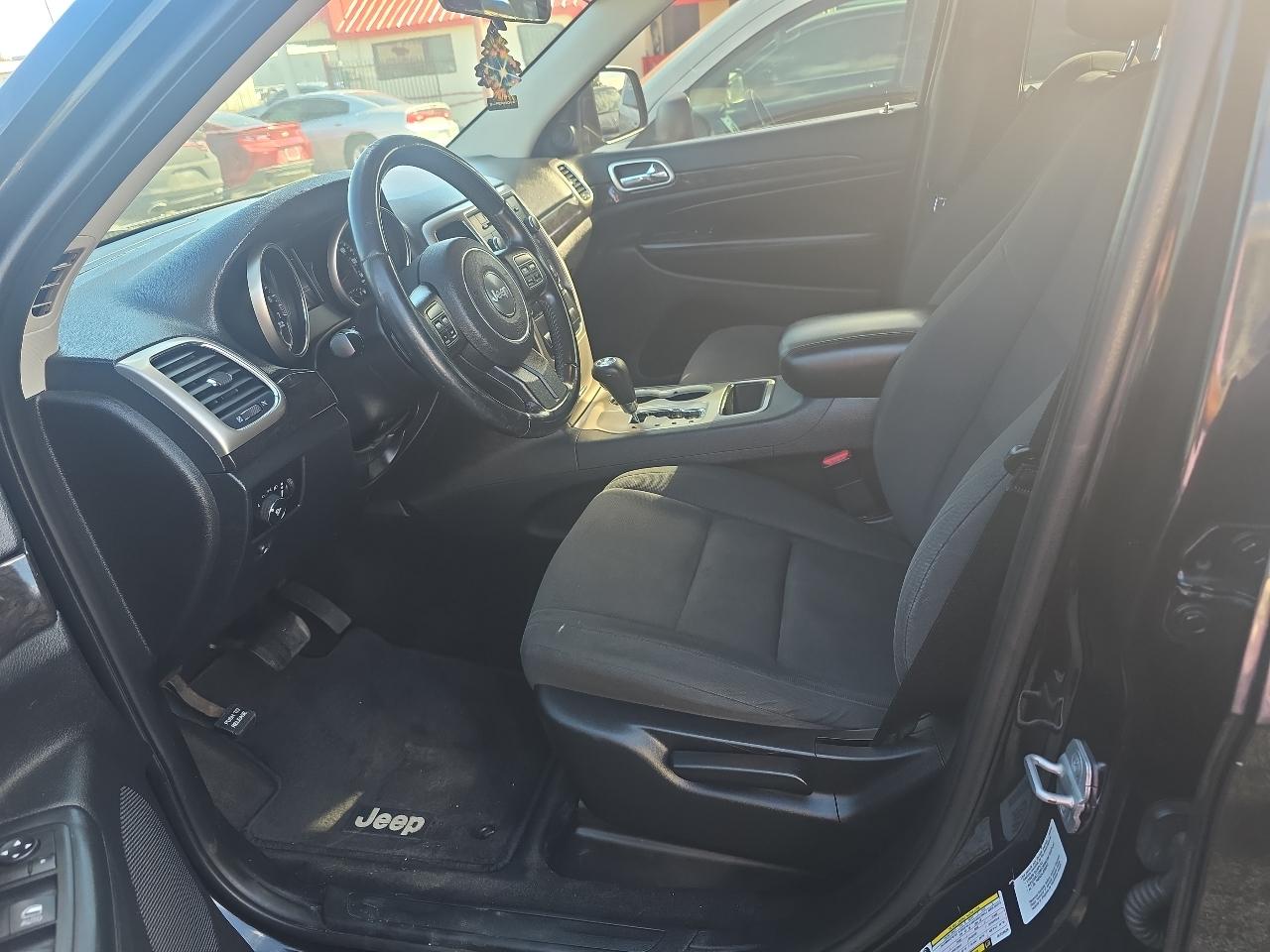 Jeep Grand Cherokee Laredo 2WD 2013
