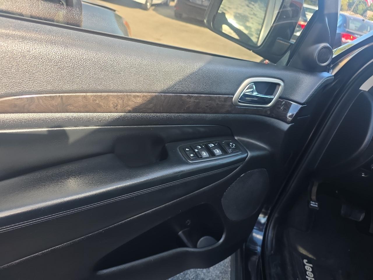 Jeep Grand Cherokee Laredo 2WD 2013