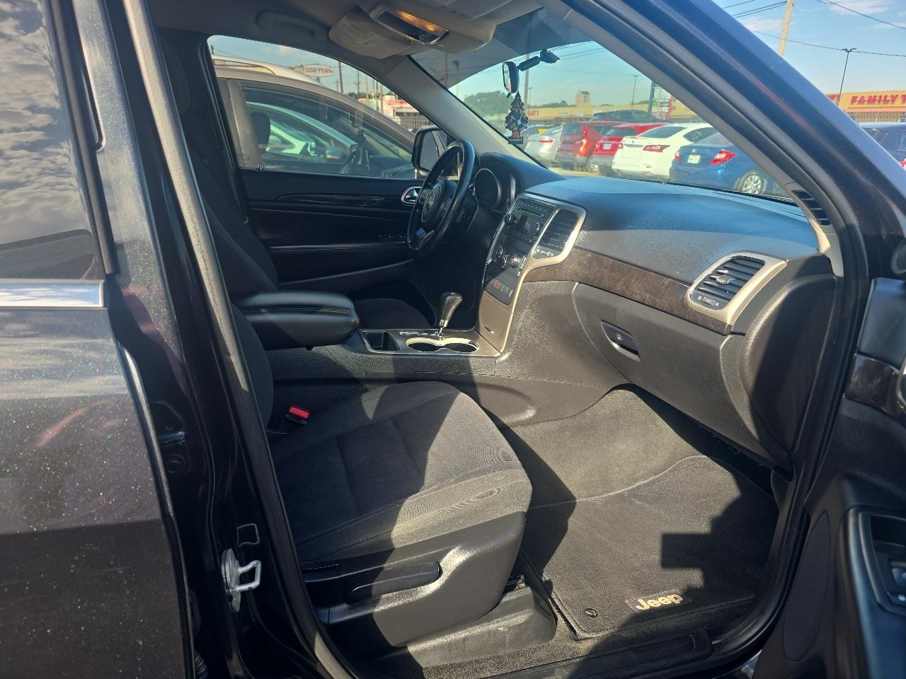 Jeep Grand Cherokee Laredo 2WD 2013
