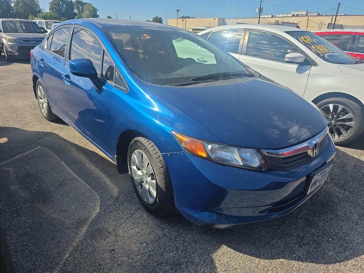 Honda Civic LX Sedan 5-Speed AT 2012