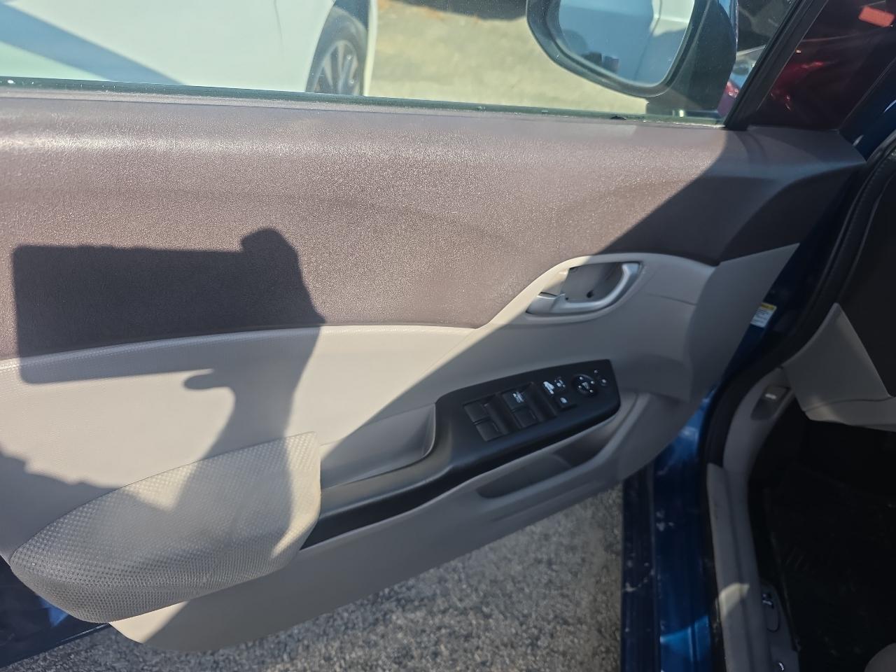 Honda Civic LX Sedan 5-Speed AT 2012