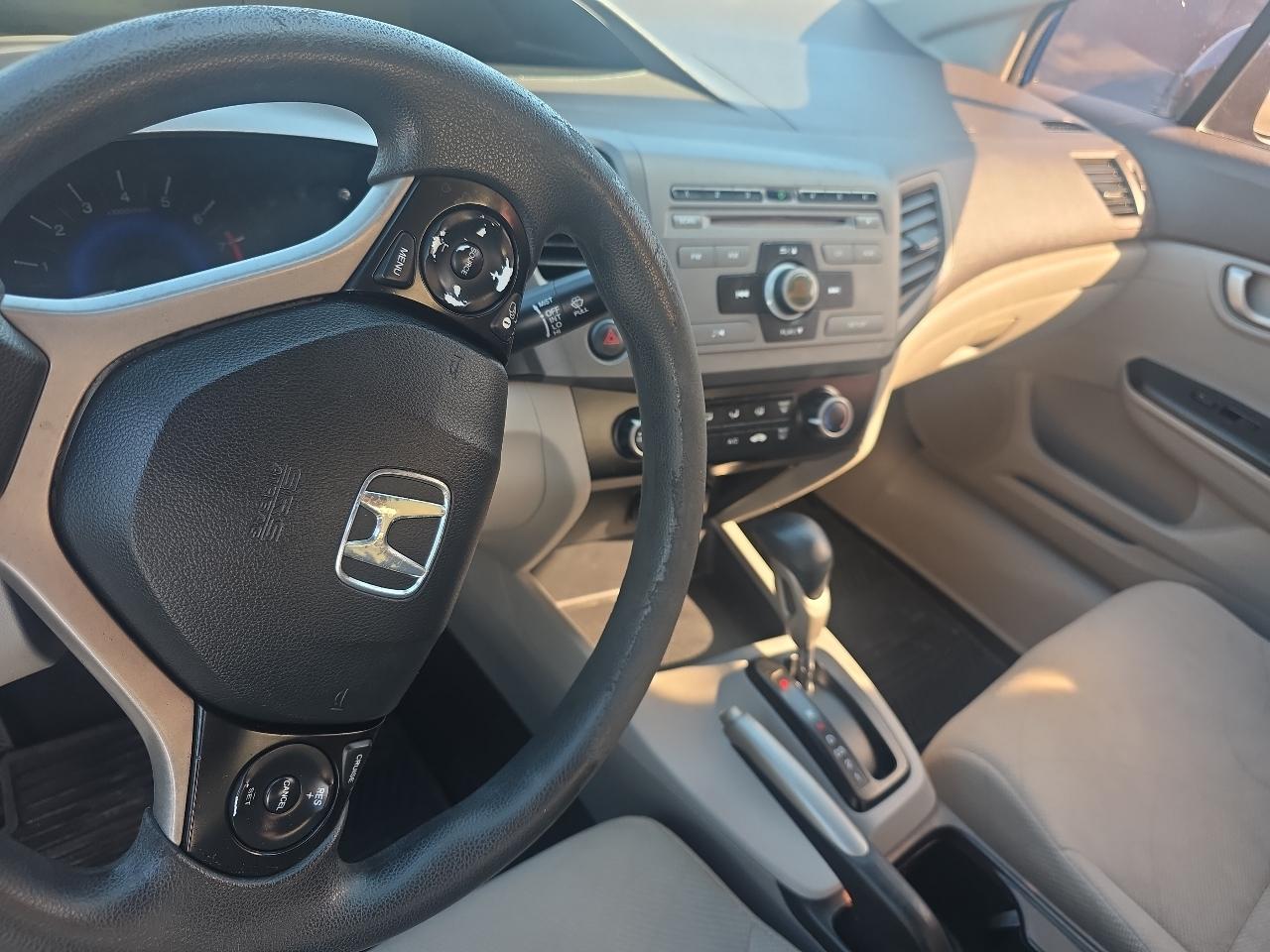 Honda Civic LX Sedan 5-Speed AT 2012