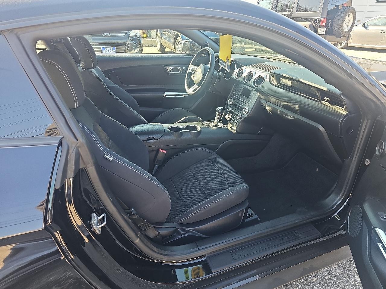 Ford Mustang V6 Coupe 2017