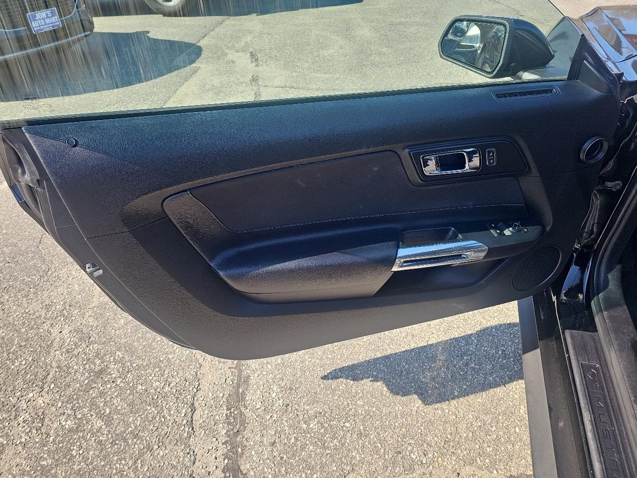 Ford Mustang V6 Coupe 2017